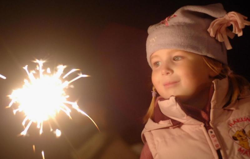 Ура, каникулы! Пиротехника, которую можно запускать с детьми - Октябрьск | oktyabrsk.salutsklad.ru